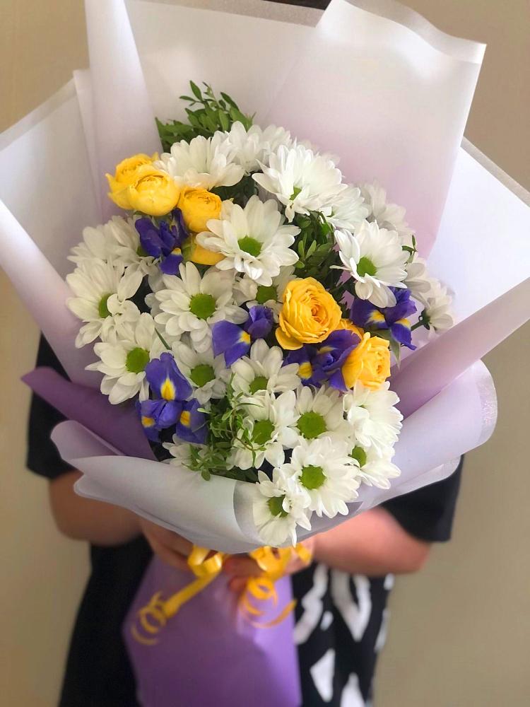 Букет цветов из: Ирисы, Хризантемы и Розы в Покровском Ставропольского края
